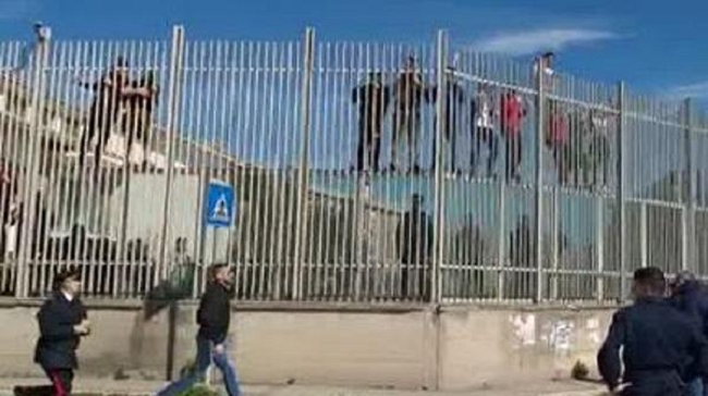 Devastazione e saccheggio dopo l evasione di massa dal carcere di Foggia, arrivano i primi provvedimenti