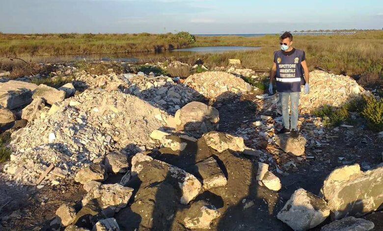 Discarica a cielo aperto ad un palmo da Ippocampo