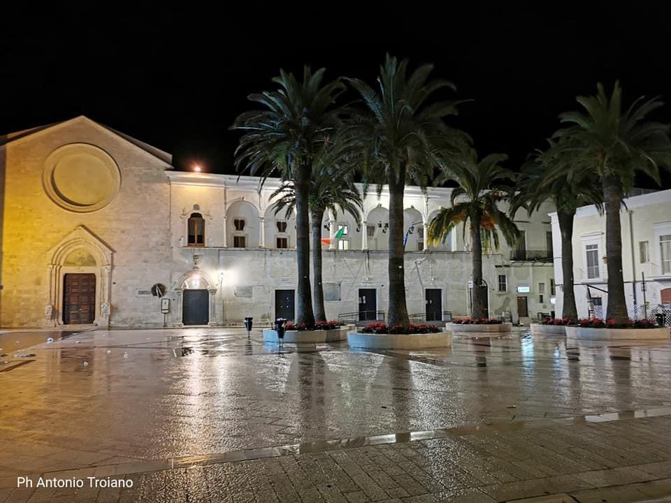 manfredonia piazza popolo comune foto troiano