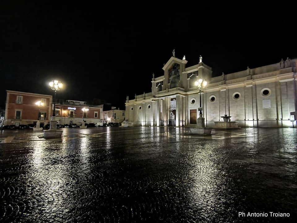 manfredonia pioggia piazza duomo foto troiano