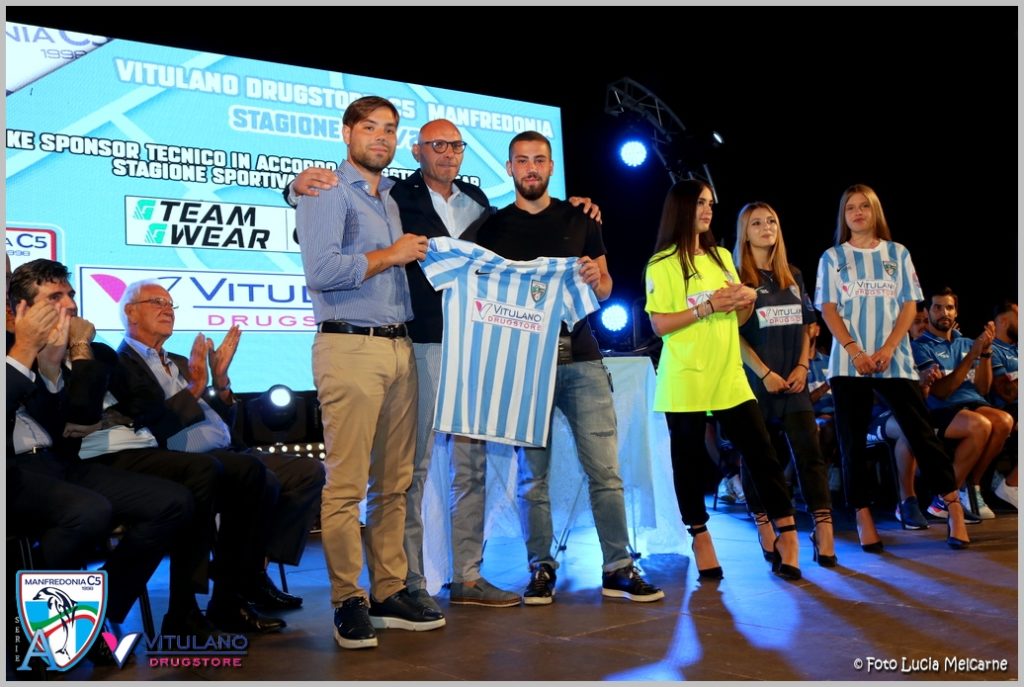 Vitulano Drugstore C5 Manfredonia Presentazione Ieri Nella Nuova Piazza Maestri D Ascia