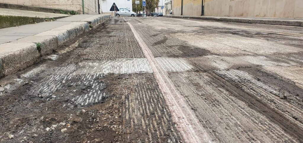 Rifacimento manto stradale in Via della Croce: i lavori saranno completati domani