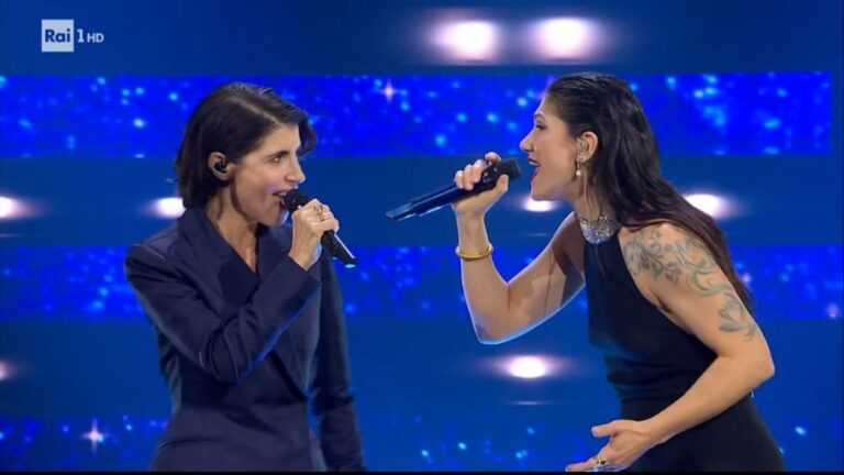 Duetto da brividi, Giorgia ed Elisa emozionano al Festival. Pubblico in