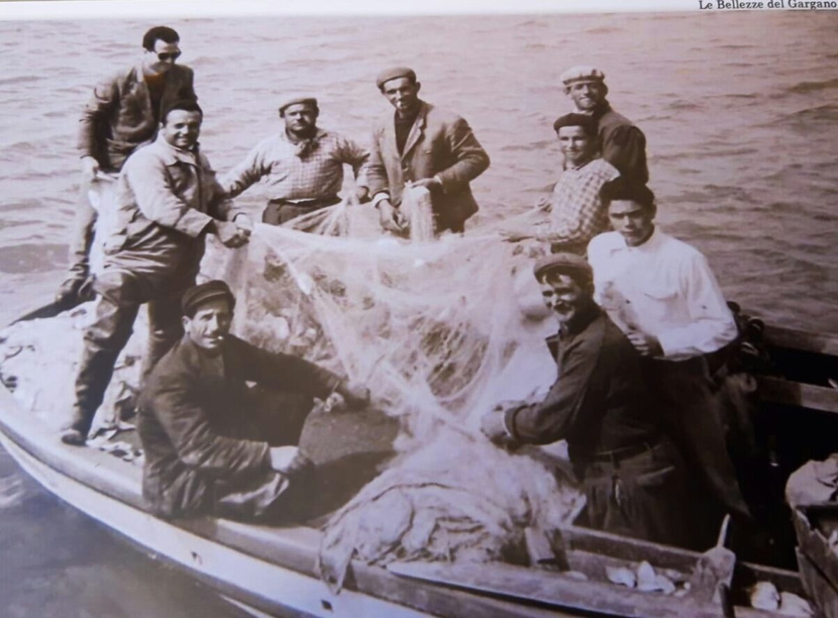  Antonio La Selva e i pescatori dell imbarcazione su quel grande mare tutt uno con il loro cuore 