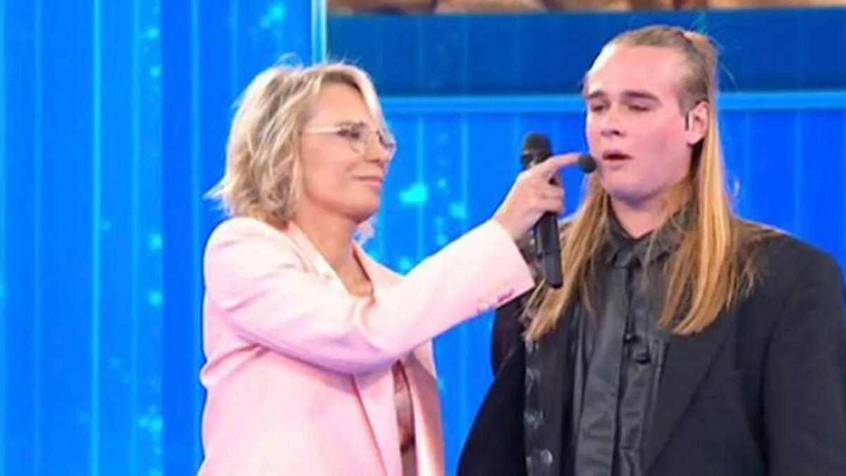 foto Maria de filippi aaron amici