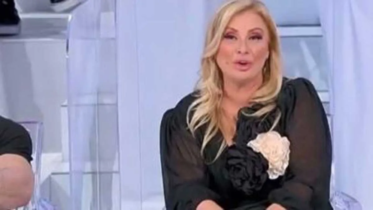 foto uomini e donne tina cipollari