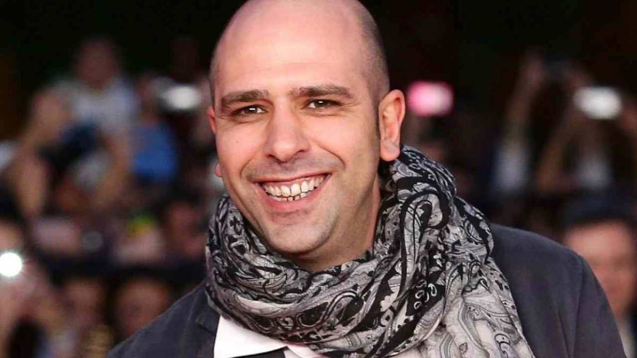 Checco Zalone, il gesto al termine del suo spettacolo commuove i fan