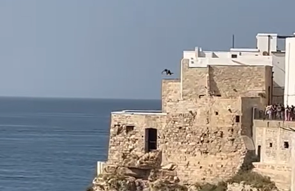 tuffa da 30 metri a Polignano