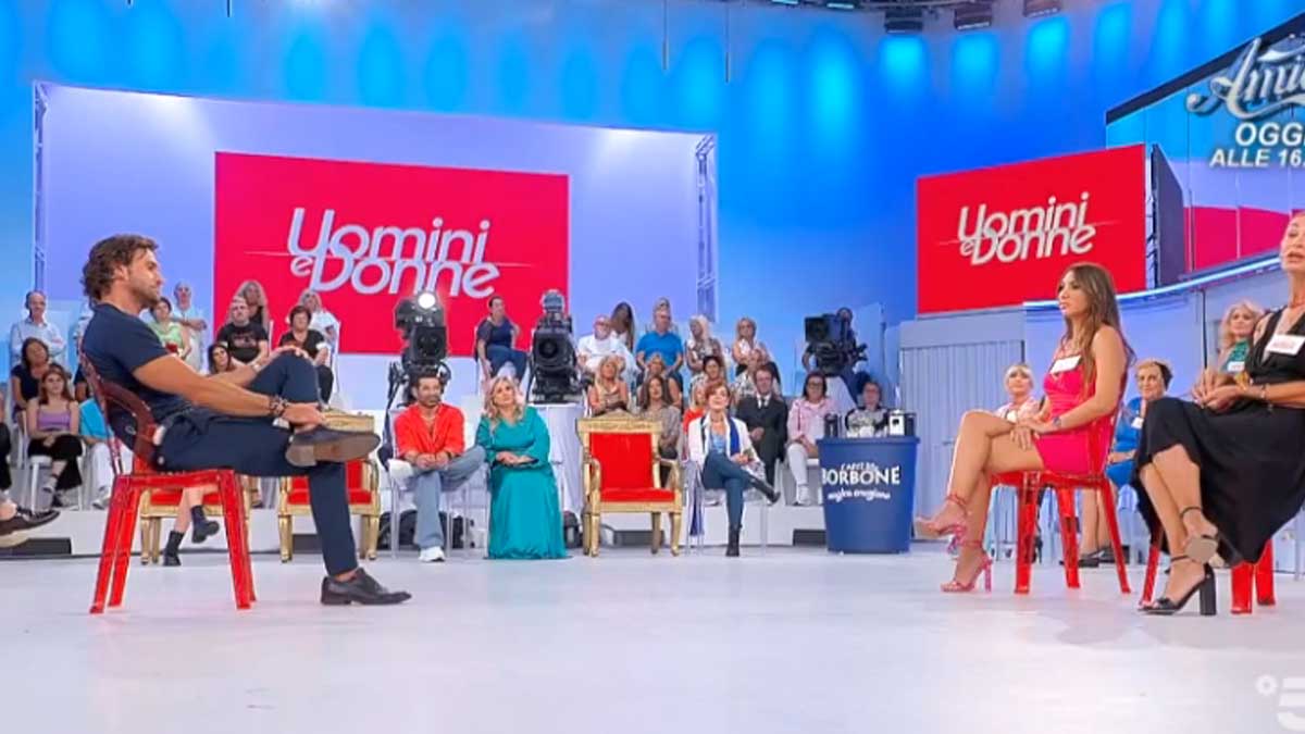 foto uomini e donne 2 ottobre alessio barbara de santi claudia