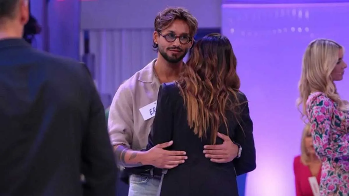 foto Uomini e donne 4 ottobre roberta di padua ermes