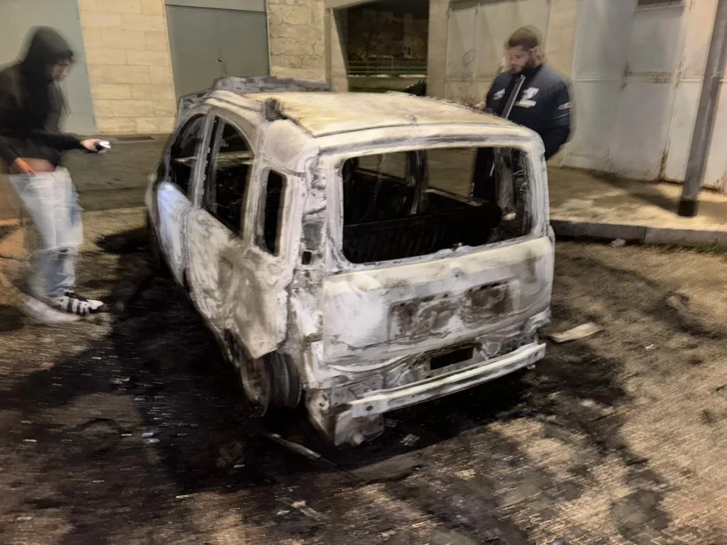 Auto incendiata nella notte a Manfredonia