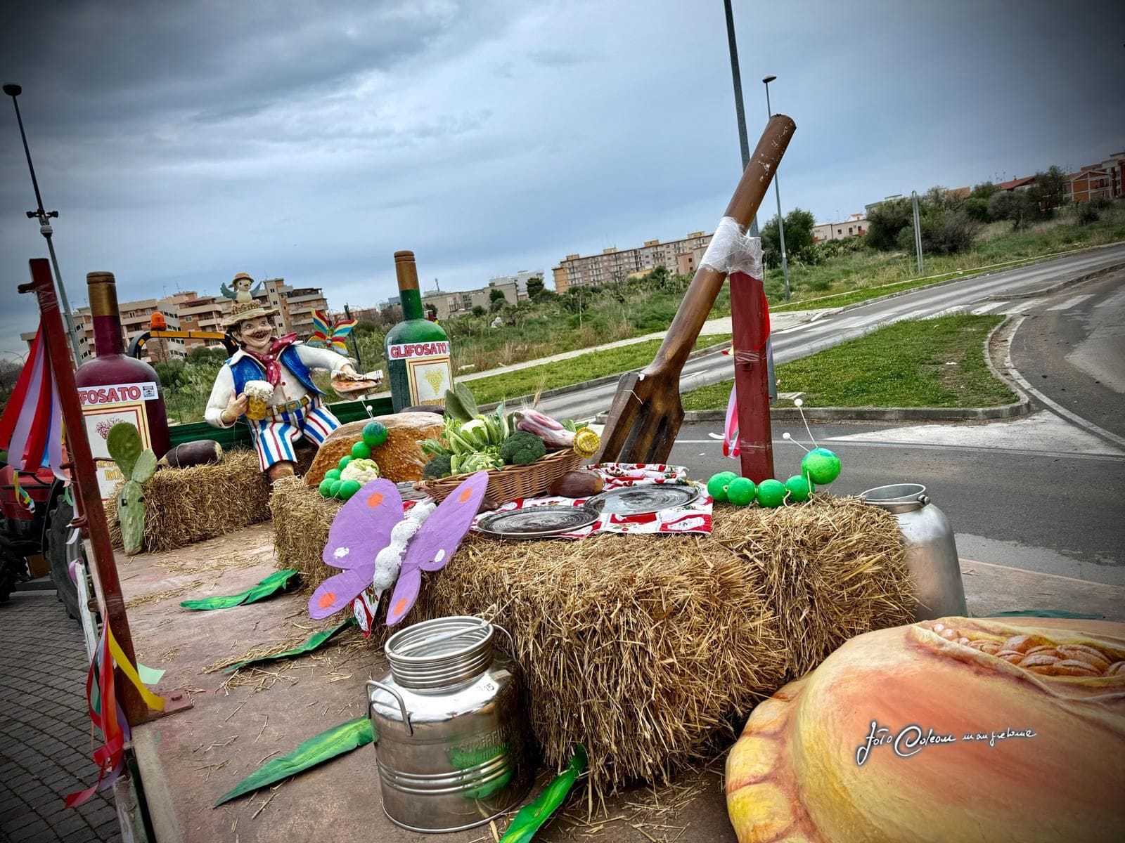 ZE PEPPE SCENDE IN PIAZZA CON GLI AGRICOLTORI