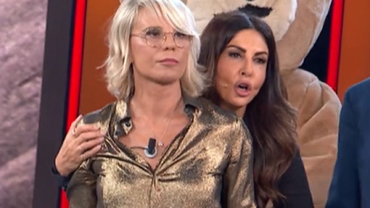 foto Maria De Filippi Sabrina Ferilli Sanremo 2025