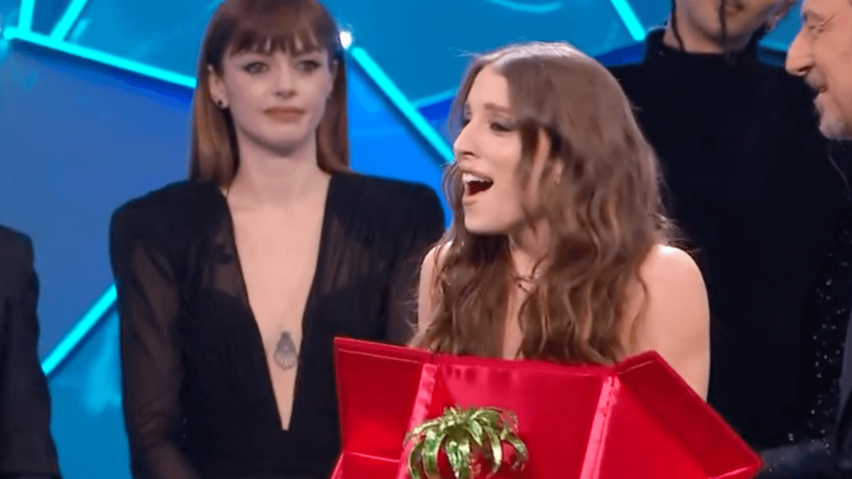 foto Maria De Filippi Mango Amici 23 Sanremo 2024