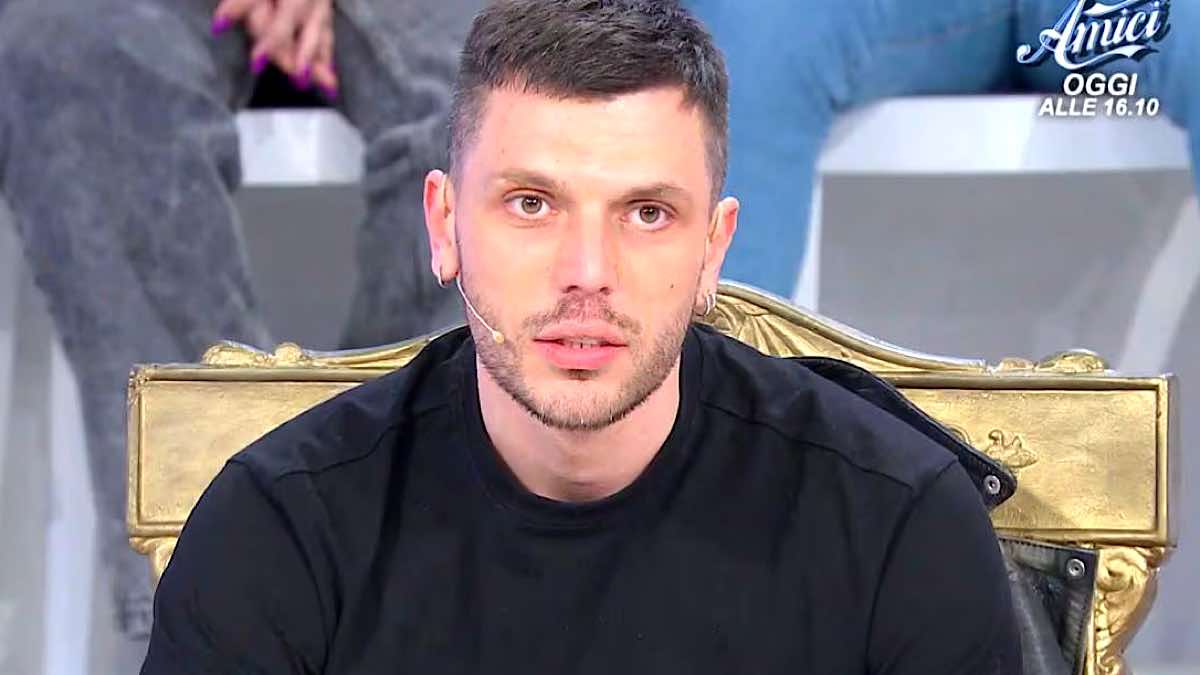 foto uomini e donne segnalazione