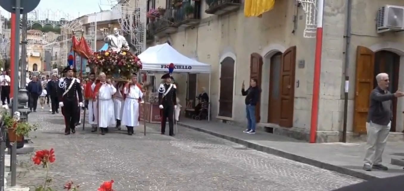 Festa patronale a Roseto Valfortore. Torna il lancio di pane e ortaggi