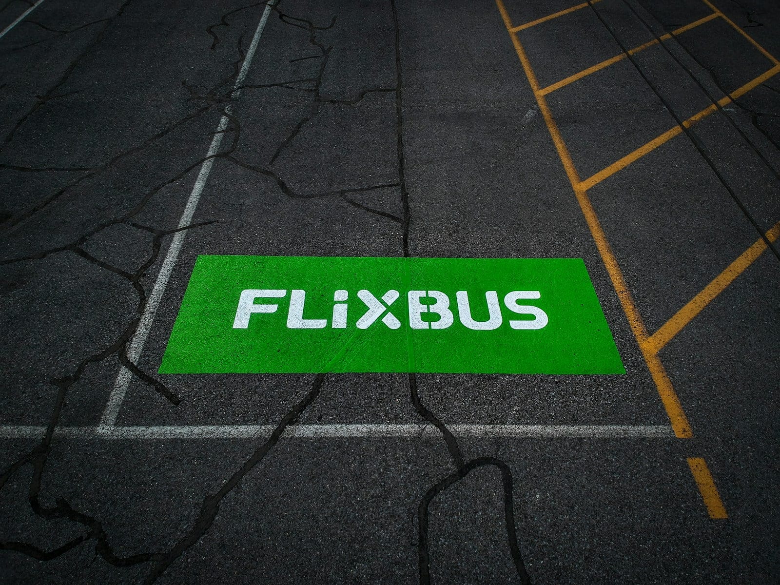 a green sign that says flixbus on it