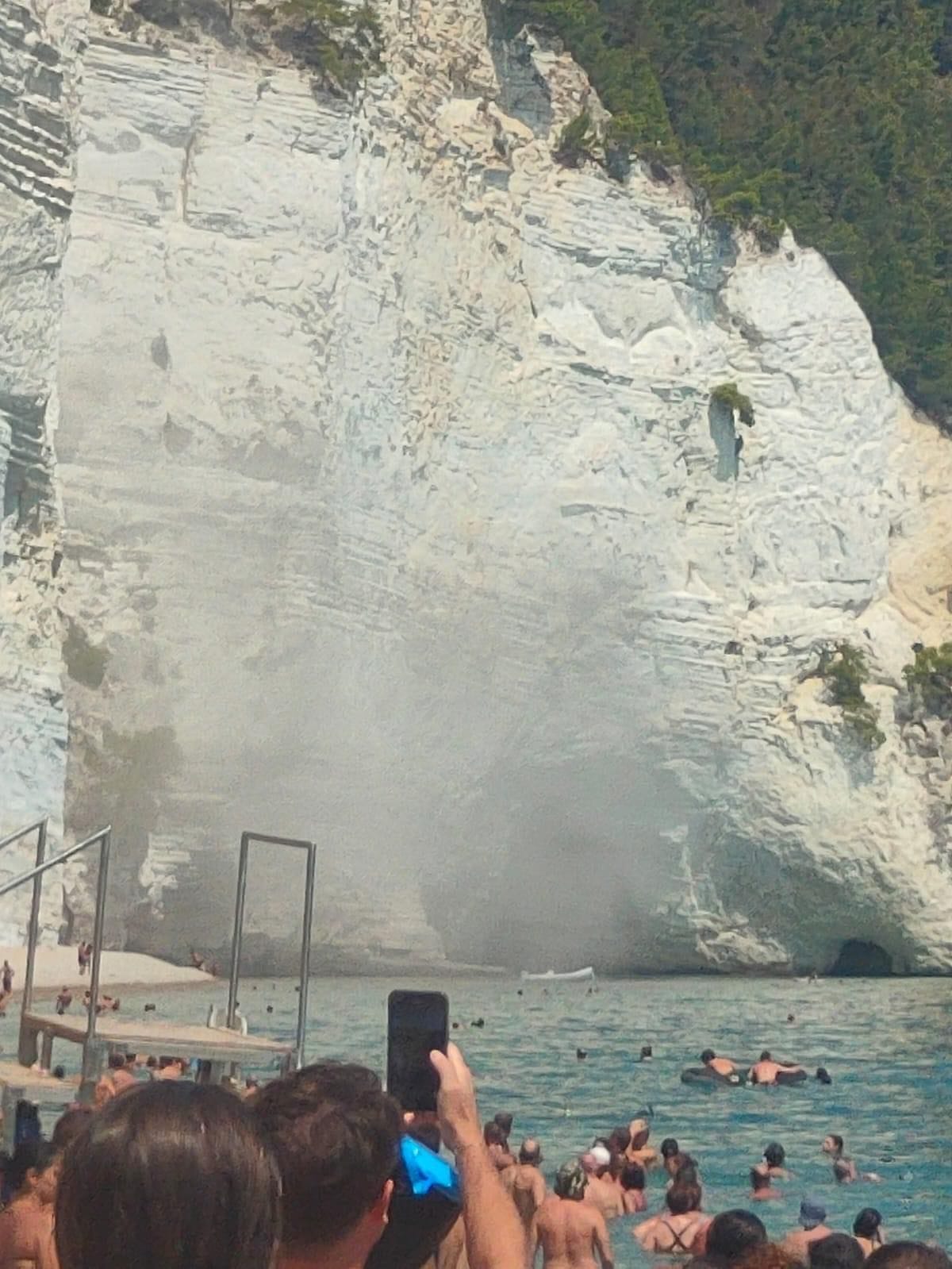 crollo falesia vignanotica foto maurizio marrese