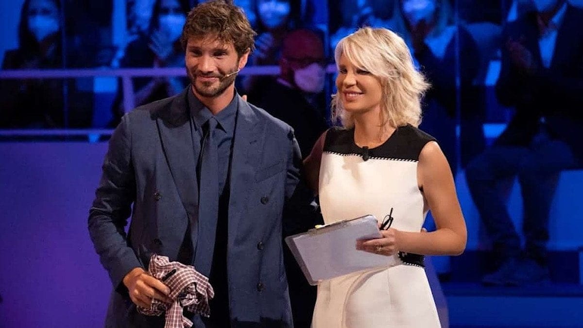 foto stefano de martino affari tuoi maria de filippi