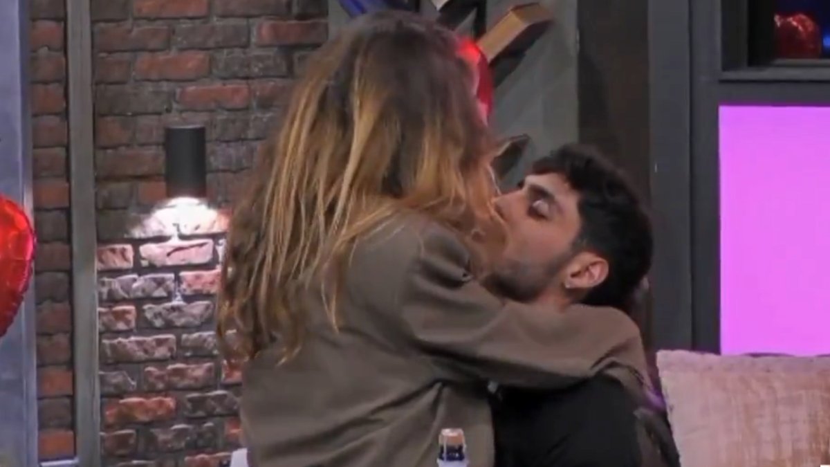 Bacio Helena Prestes e Javier Martinez