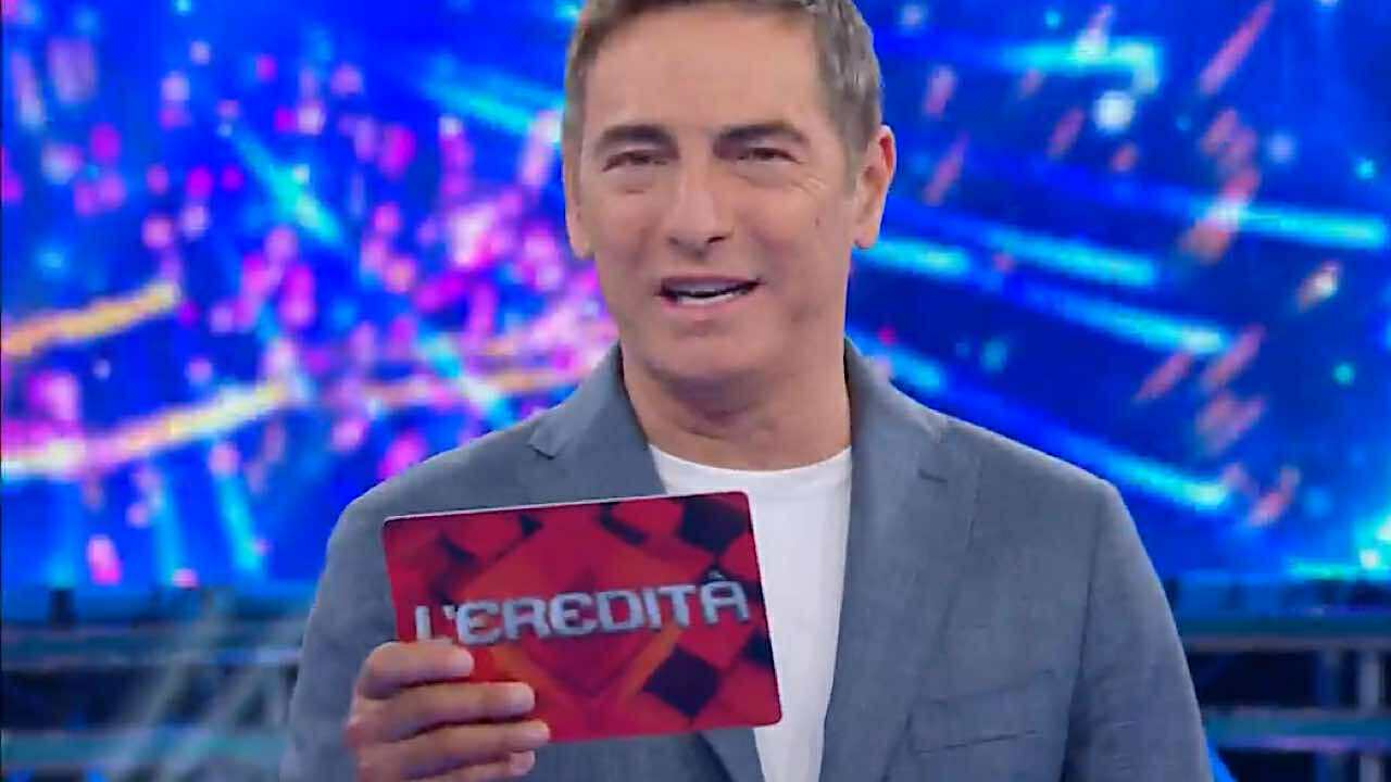 Marco Liorni che annuncia i campioni del Torneo