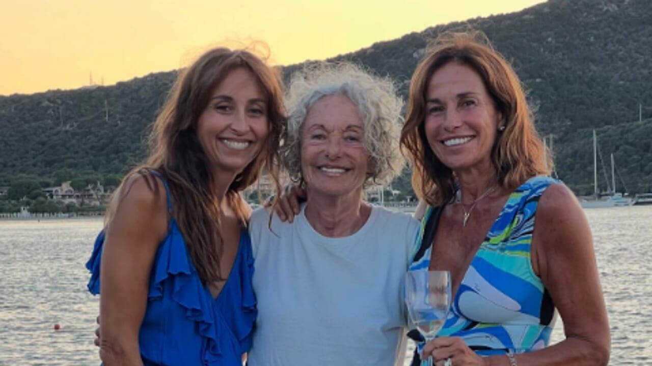 Benedetta e Cristina Parodi con la madre Laura