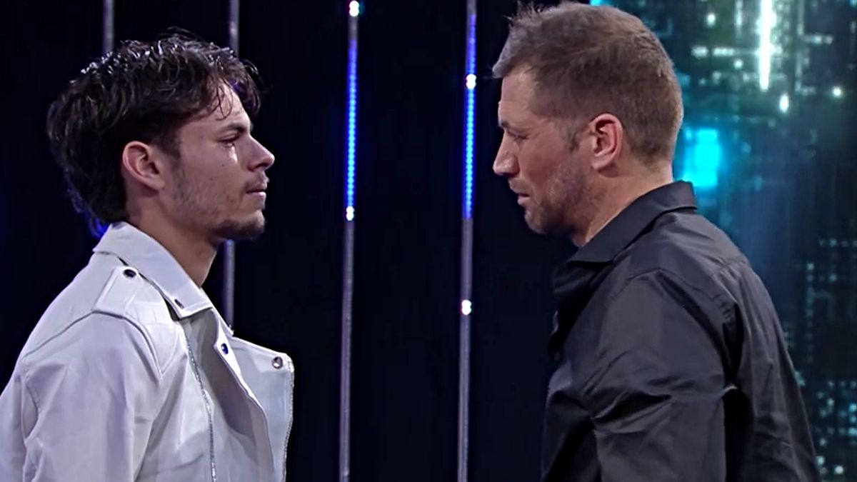 Grande Fratello, emozionante incontro tra Simone e suo padre