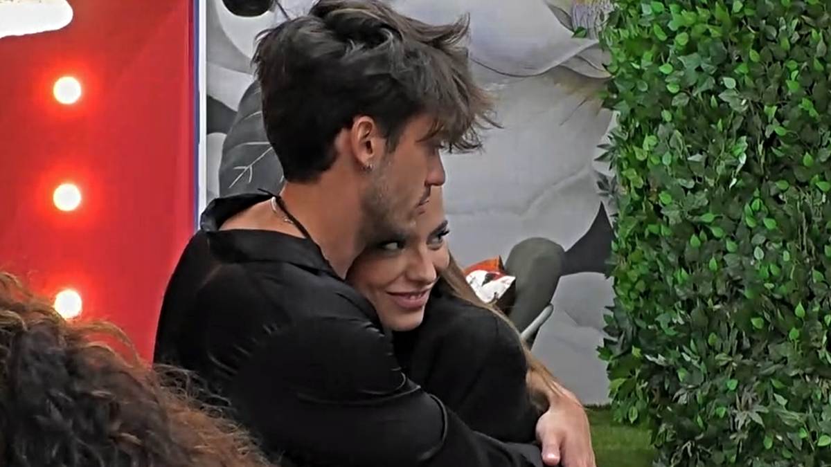 Grande Fratello, Jonas vuole baciare Anita