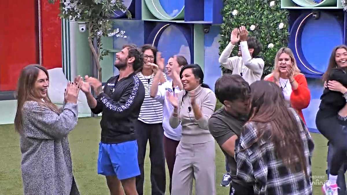 Grande Fratello bacio tra Jonas e Anita