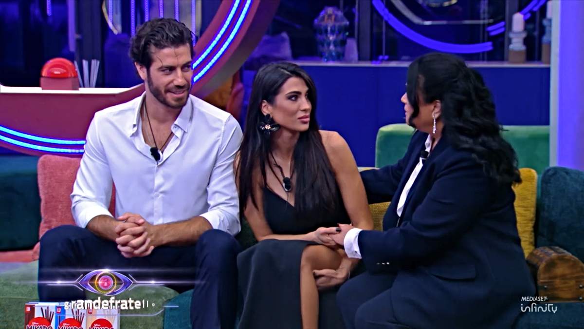 Grande Fratello, la madre di Rasha approva il rapporto con Omer