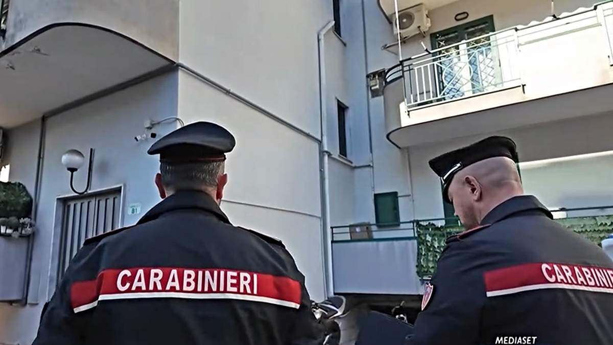 Qualiano, 35enne accoltellata dall'ex sotto casa