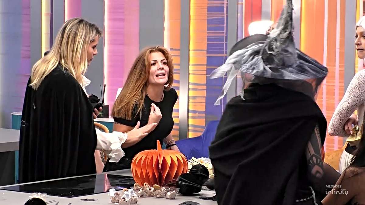 Tensione al Grande Fratello, Domenico e Valentina fingono_