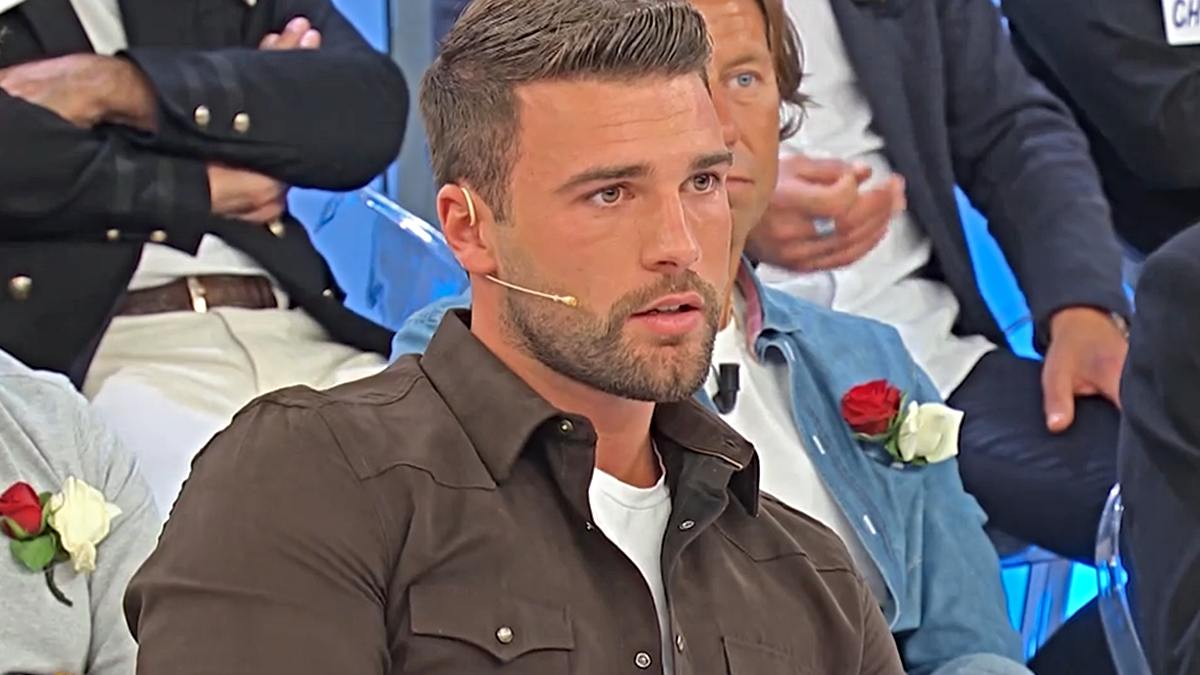 Uomini e Donne, Flavio lascia il trono