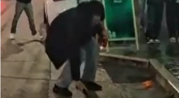 Marocchino sfregia donna