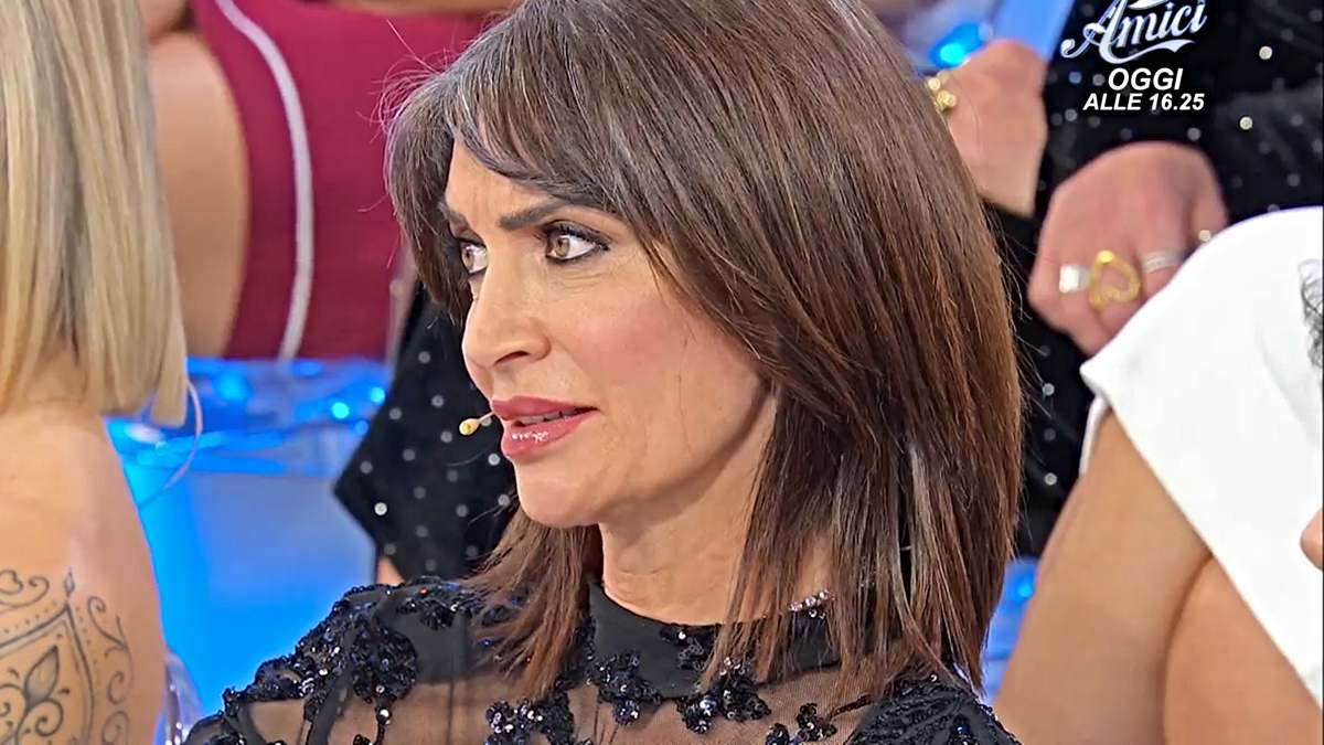Uomini e Donne, Barbara De Santi si infuria con un cavaliere e sbotta