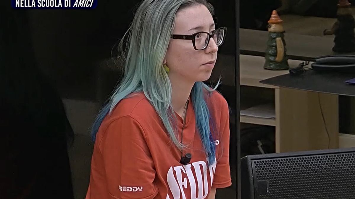 Amici 25, Valentina torna nella scuola