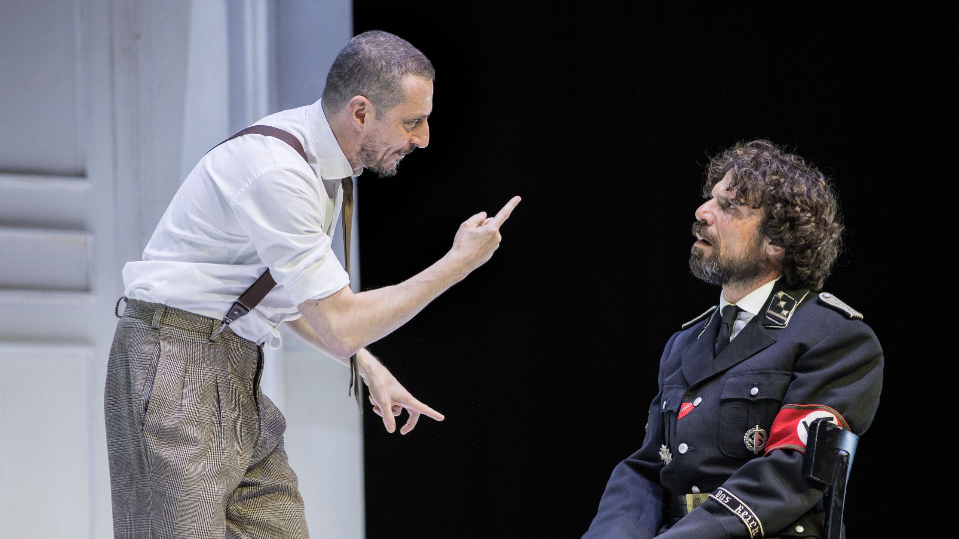 Il Medico dei Maiali al Teatro Lucio Dalla, la bestialità del potere