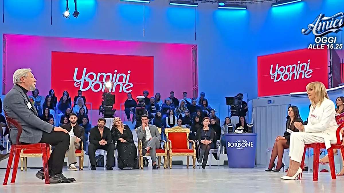 Uomini e Donne, Roberto dedica una poesia a Gemma Galgani, lei lo rifiuta ancora