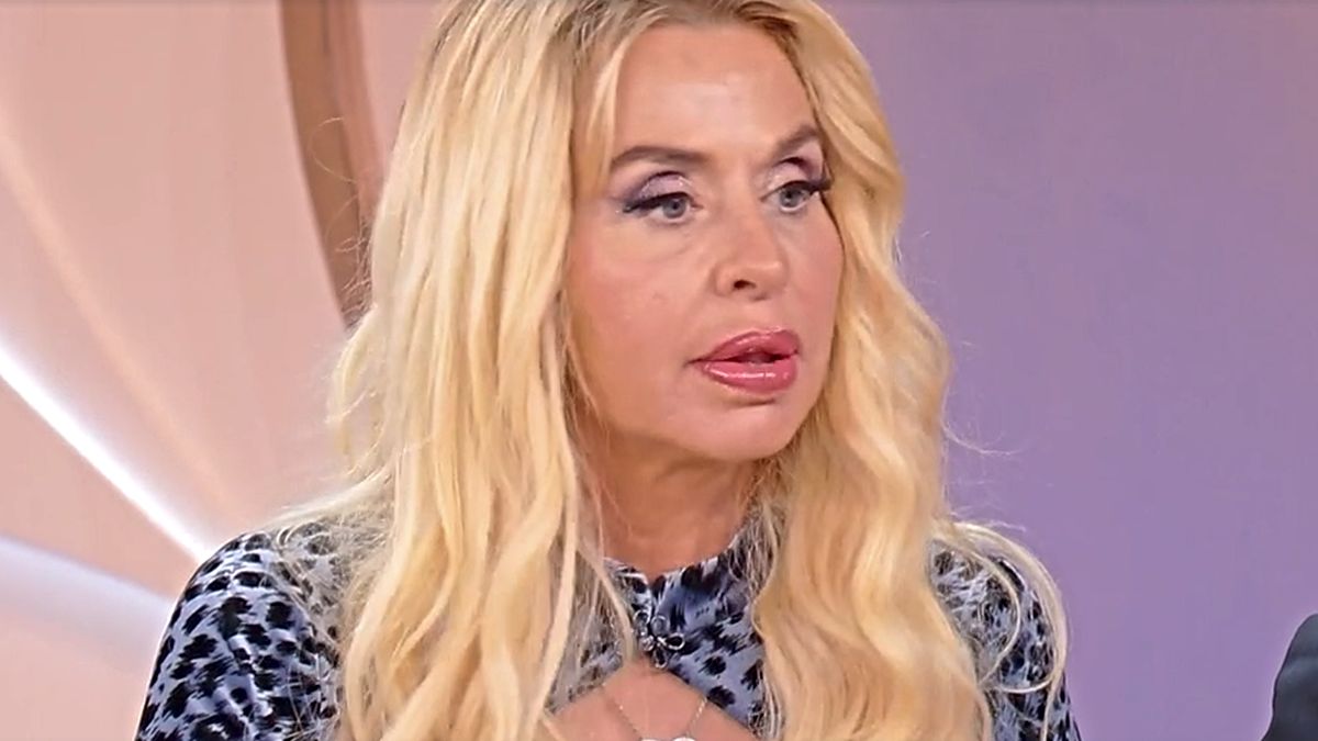 Valeria Marini procede per vie legali dopo le offese