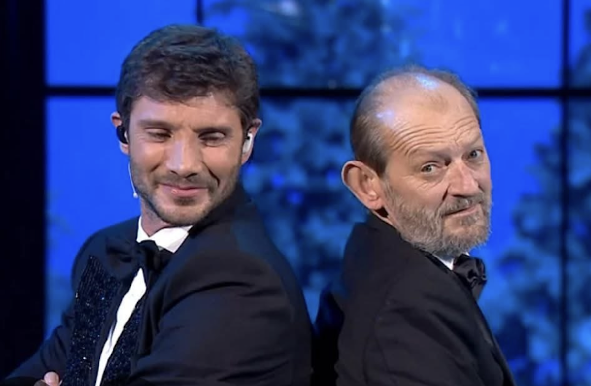 Stefano De Martino con il papà Enrico De Martino durante un programma televisivo