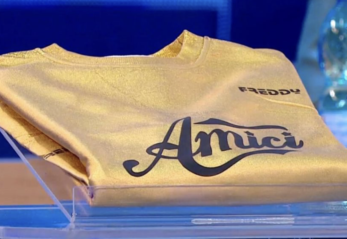 Due ballerini ed un cantante di amici 25 ricevono la maglia oro del serale nella puntata del 22 febbraio 2026