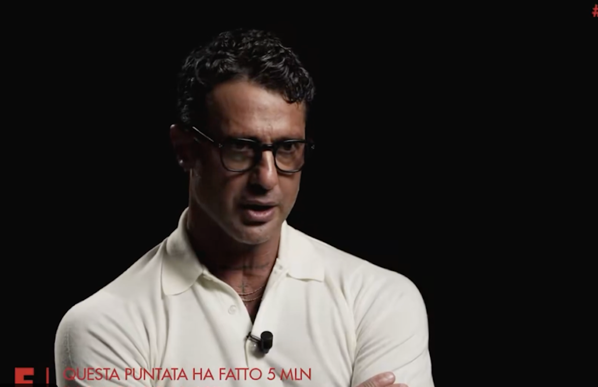 Fabrizio Corona nel video YouTube della puntata di Falsissimo del 2 febbraio 2026