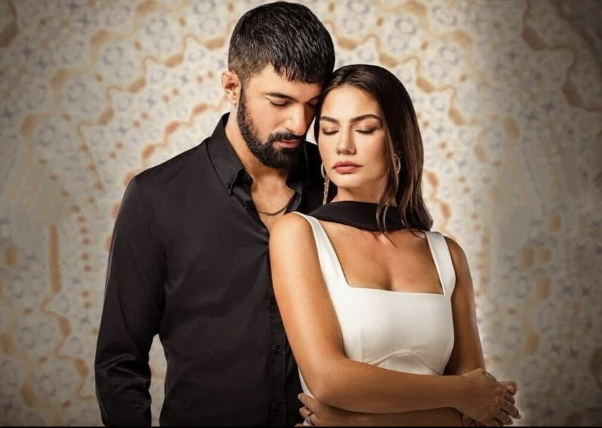 Farah e Tahir in una scena romantica della serie Io sono Farah, primo piano dei due protagonisti