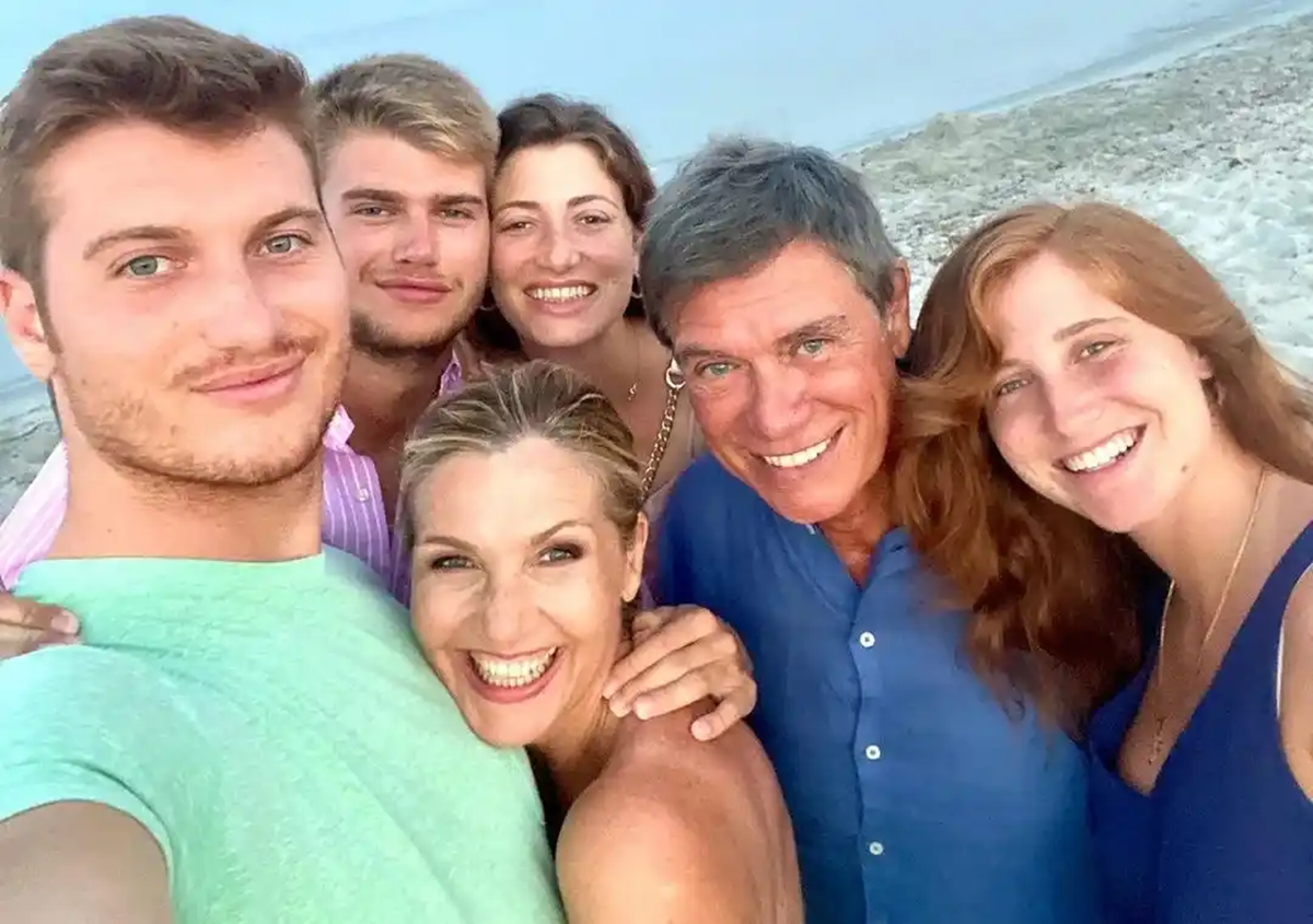 Chi è Giorgio Capitta, figlio di Lorella Cuccarini, e chi è la futura moglie Sole Galanti età, lavoro storia d’amore