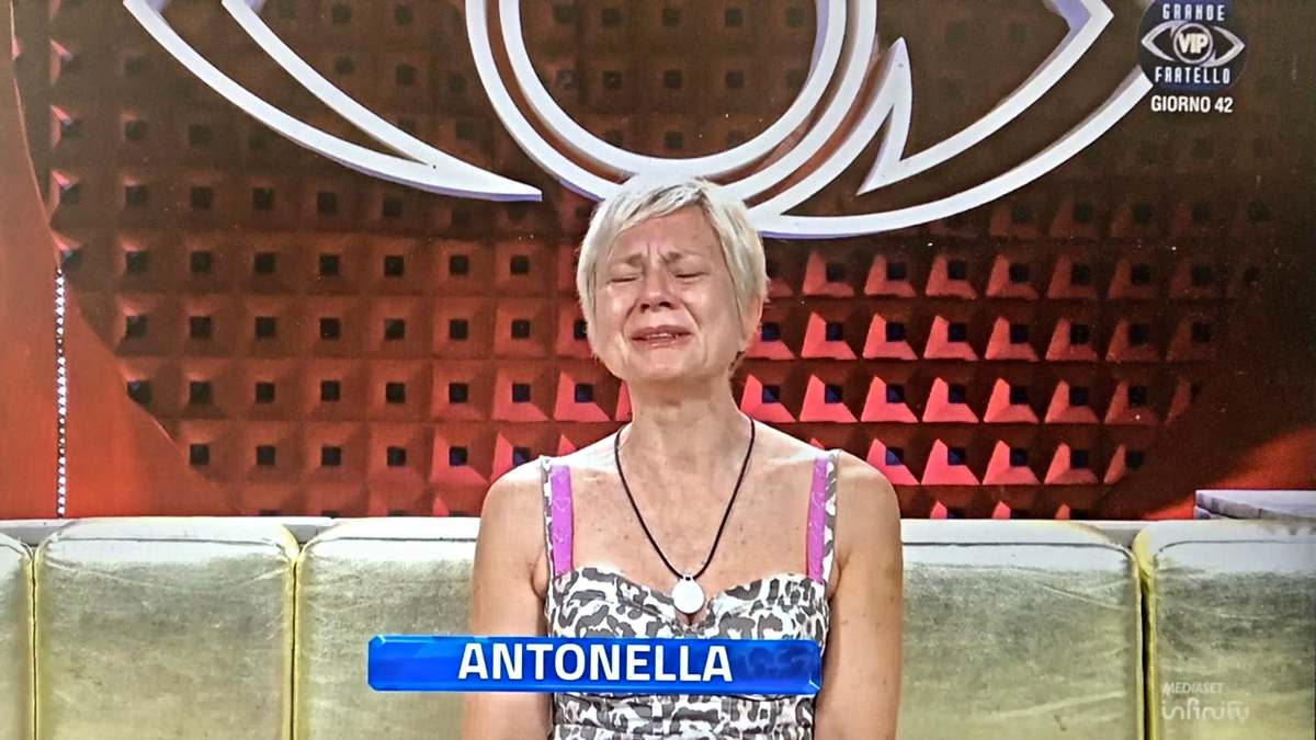 Antonella Elia ripensa a Pietro e crolla al GF Vip