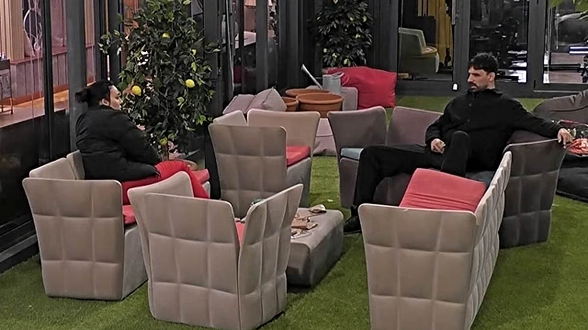 Francesca Manzini in lacrime al GF Vip, a Raimondo chiede