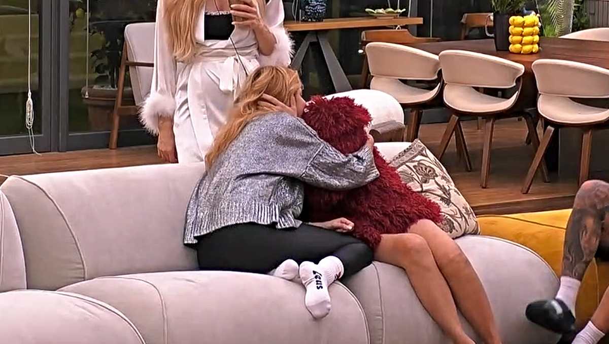 Grande Fratello Vip, Adriana Volpe consola Antonella Elia