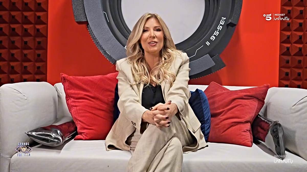 Grande Fratello Vip, Selvaggia Lucarelli ironica sul cachet