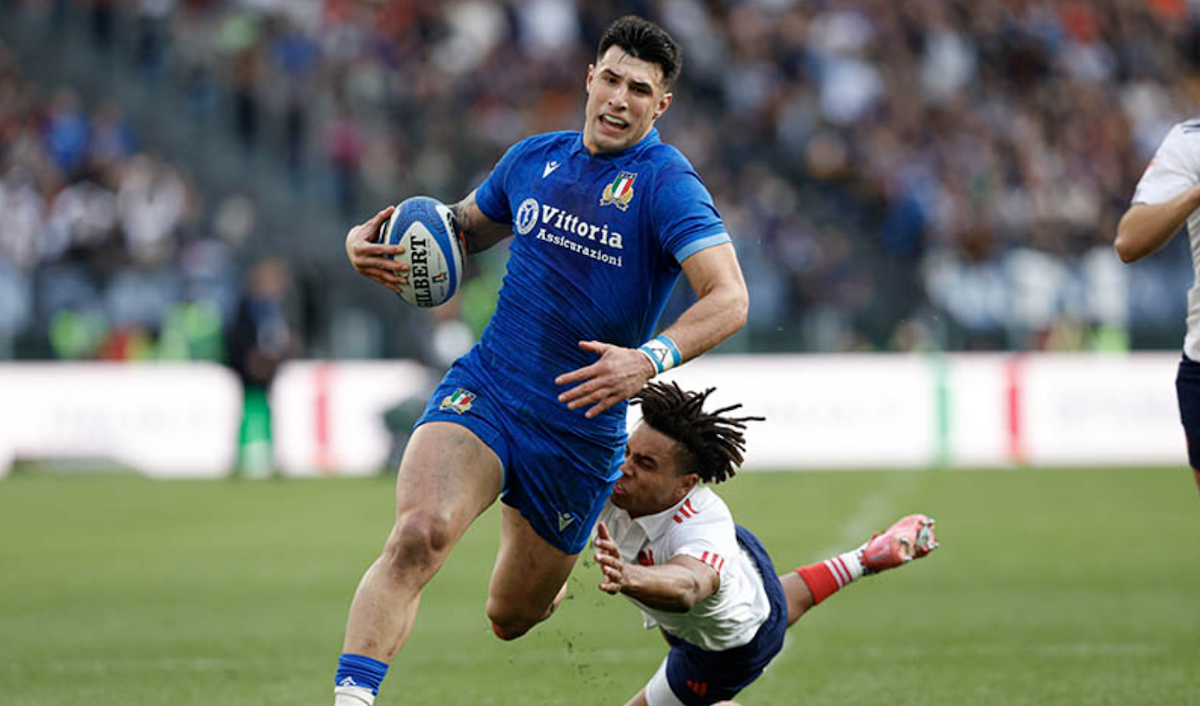 Tommaso Menoncello durante una partita di rugby con la nazionale italiana