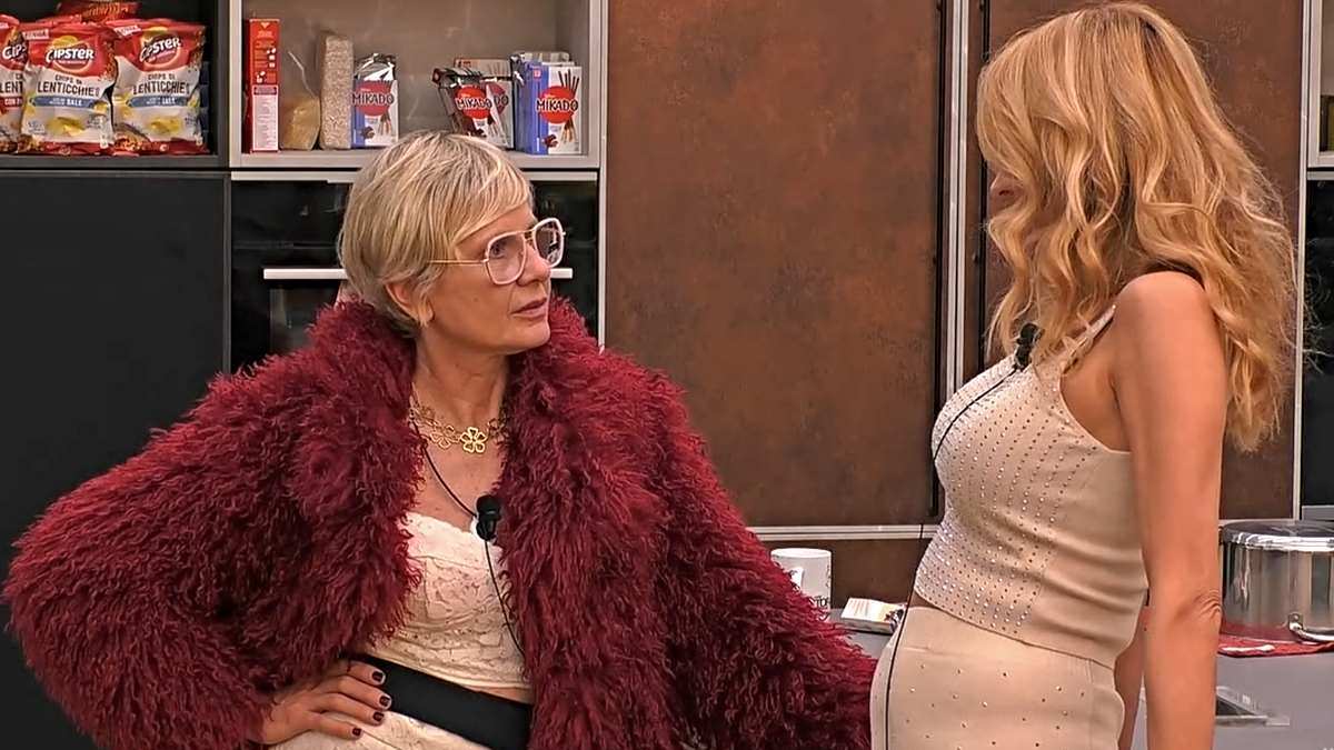 Adriana Volpe svela un segreto ad Antonella Elia